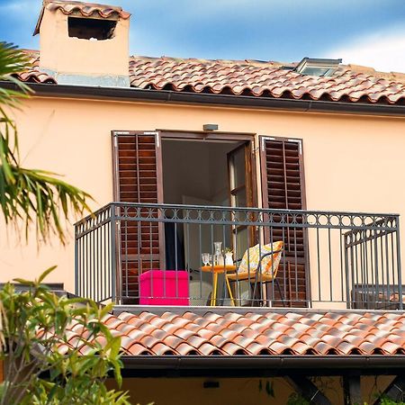 Holiday Home Kuca Na Moru Корнич Екстер'єр фото