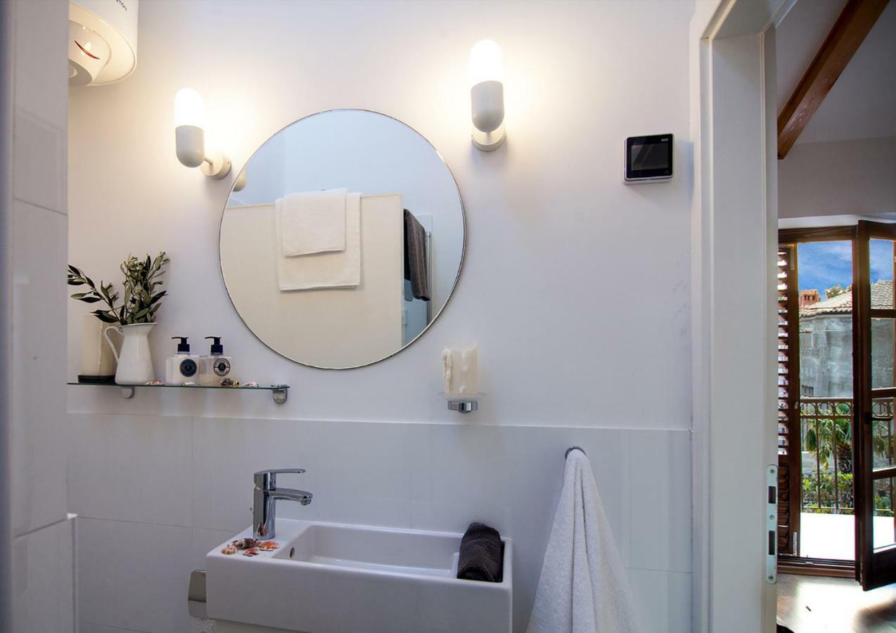 Holiday Home Kuca Na Moru Корнич Екстер'єр фото